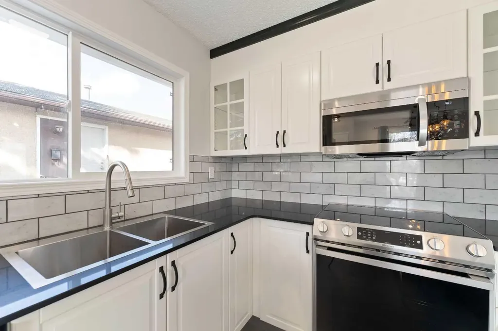 6808 Rundlehorn Drive NE Calgary AB T1Y 3V2