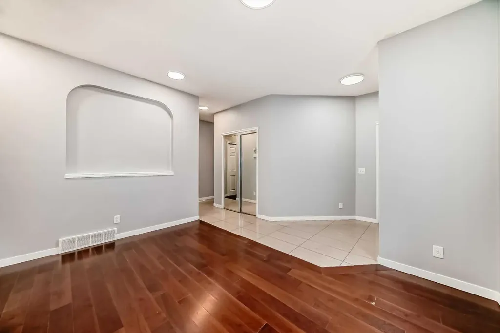 46 Saddlecrest Gardens NE Calgary AB T3J 0C4