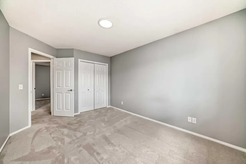 46 Saddlecrest Gardens NE Calgary AB T3J 0C4