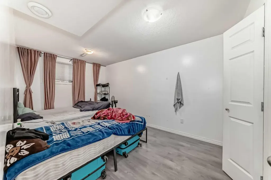 46 Saddlecrest Gardens NE Calgary AB T3J 0C4