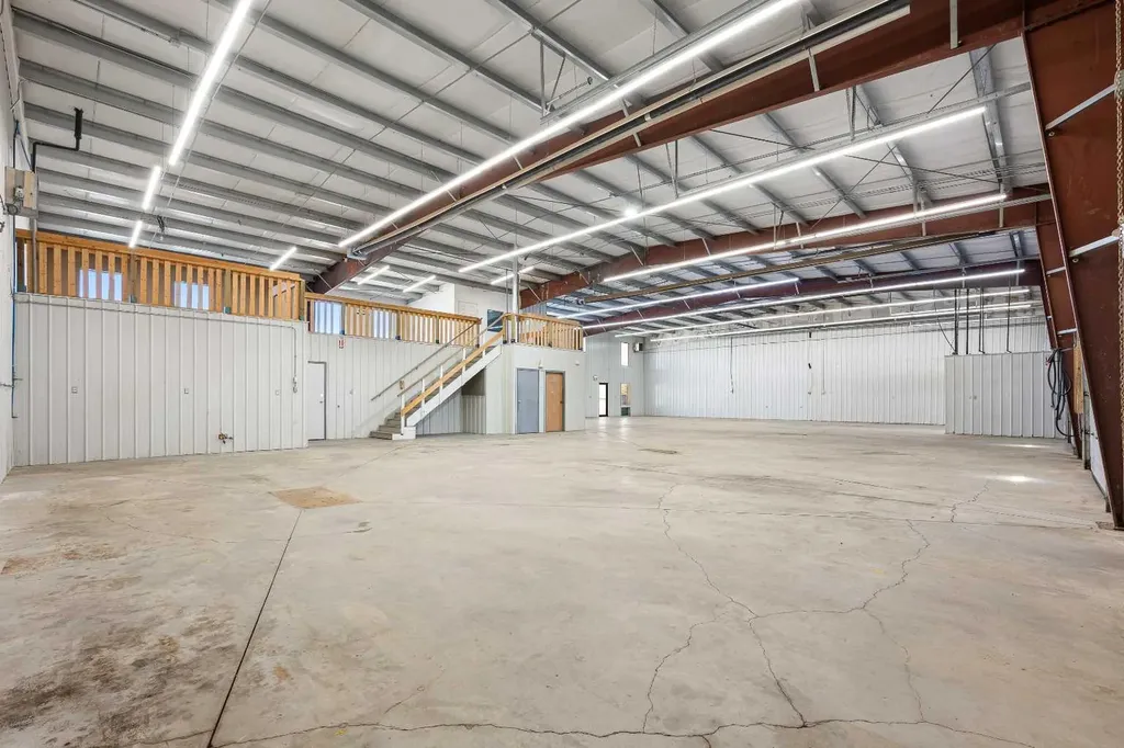 5914 51 Avenue Lloydminster AB T9V 3K5