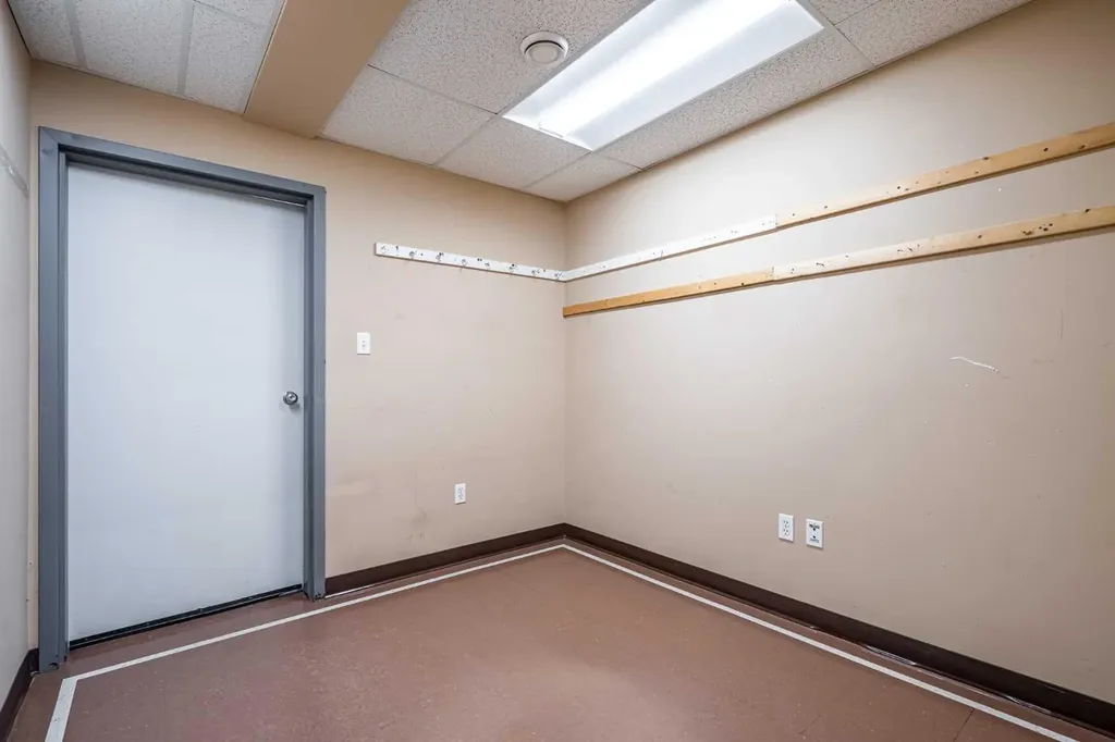 5914 51 Avenue Lloydminster AB T9V 3K5