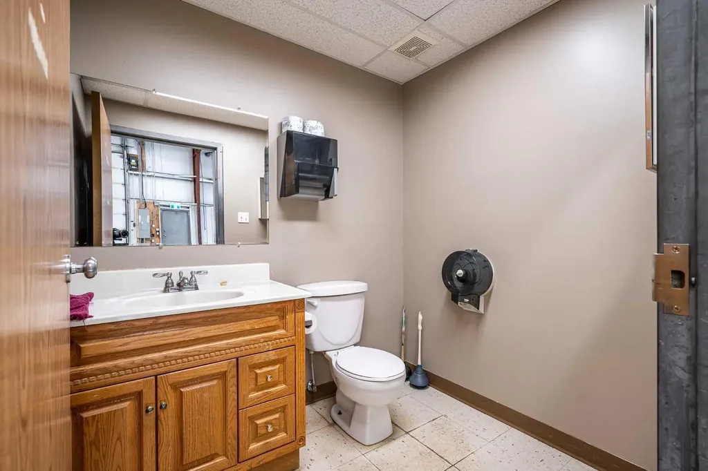 5914 51 Avenue Lloydminster AB T9V 3K5