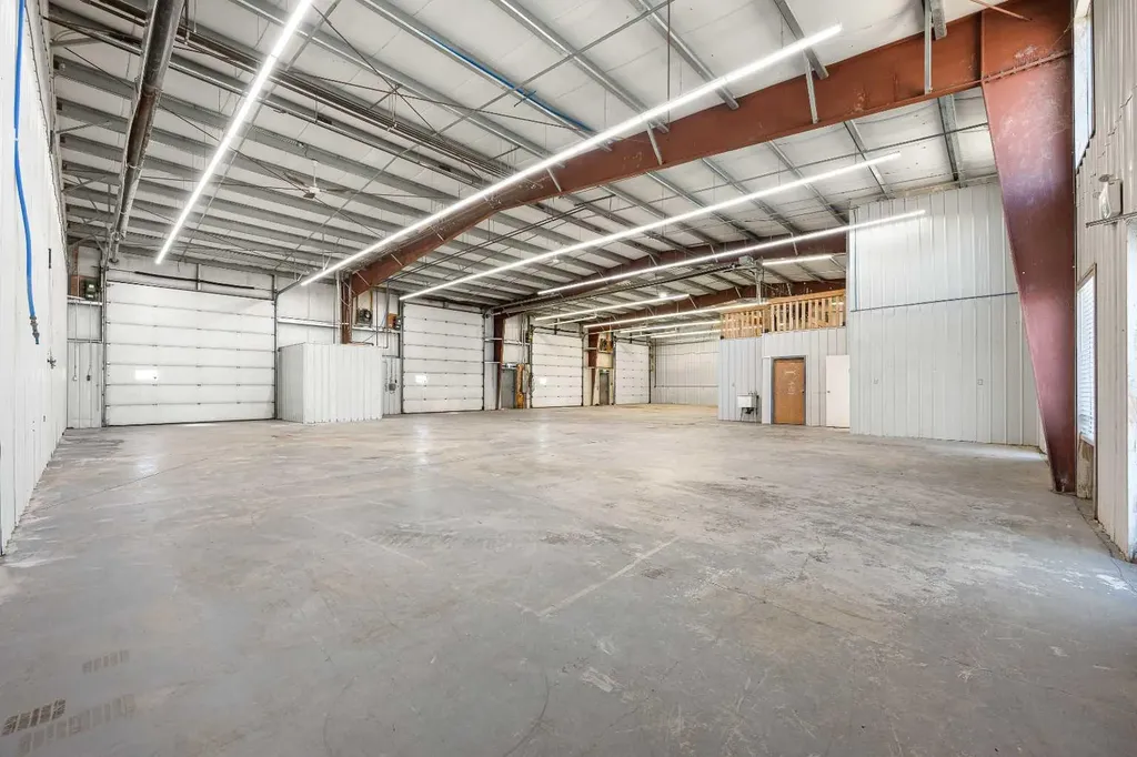 5914 51 Avenue Lloydminster AB T9V 3K5
