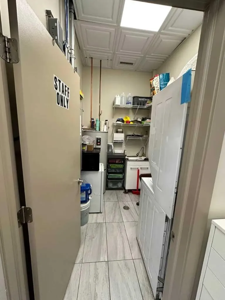 1632 14 Avenue NW Calgary AB T2N 1M7