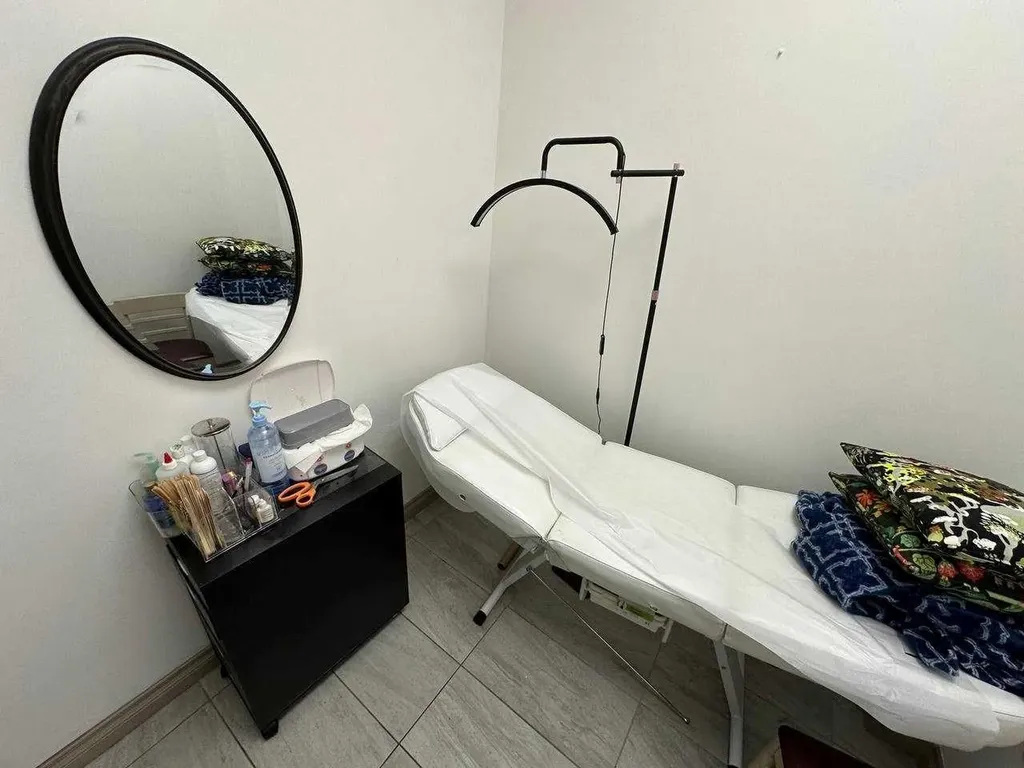 1632 14 Avenue NW Calgary AB T2N 1M7