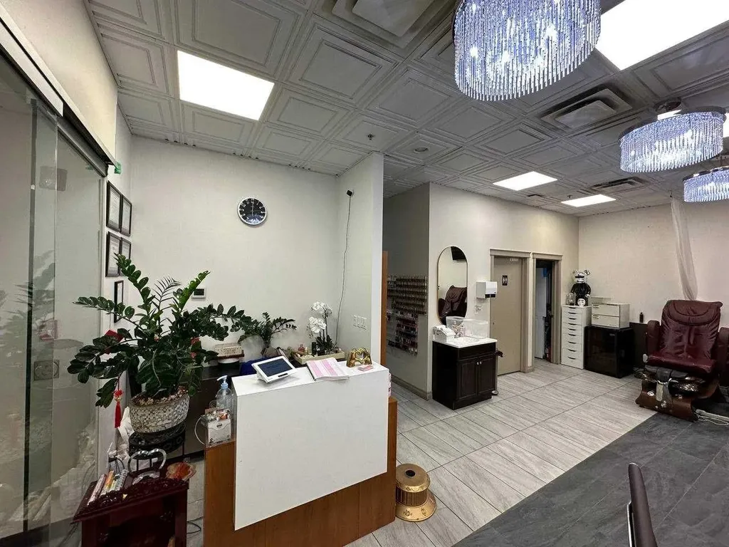 1632 14 Avenue NW Calgary AB T2N 1M7