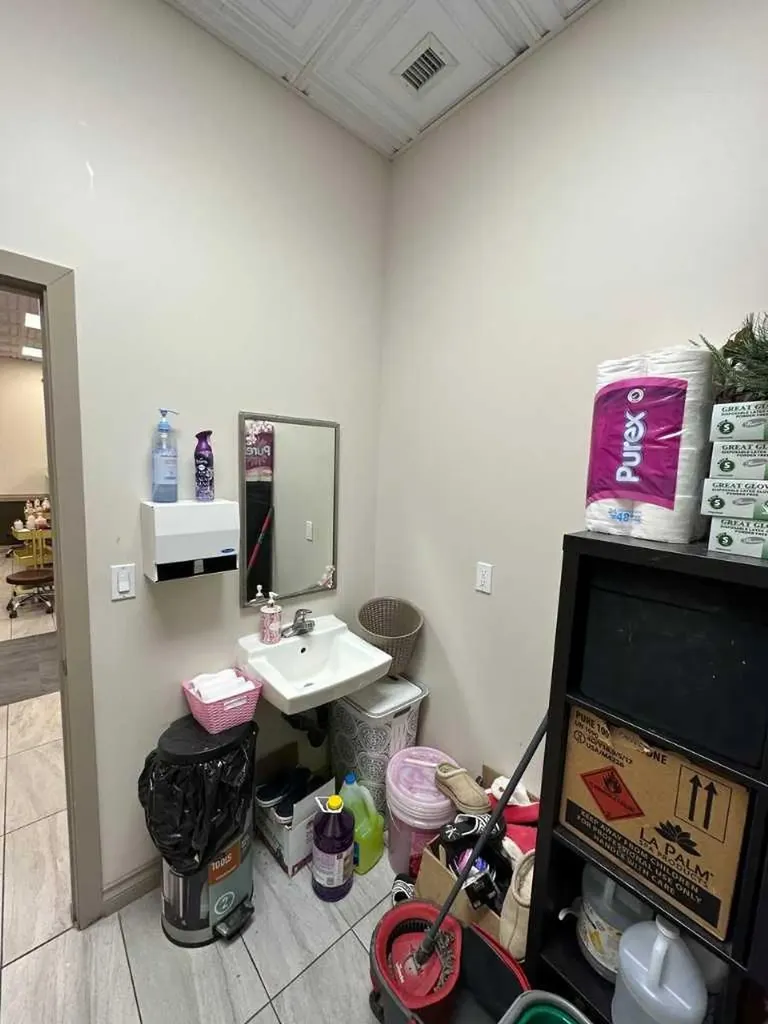 1632 14 Avenue NW Calgary AB T2N 1M7