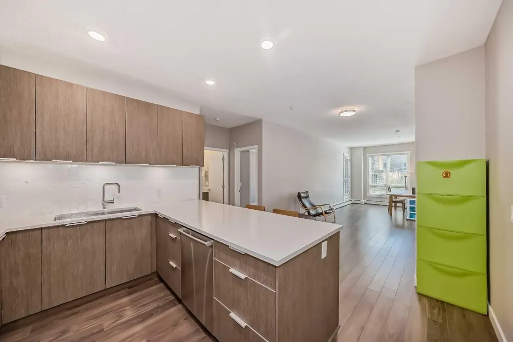 823 5 Avenue NW Calgary AB T2N0R5