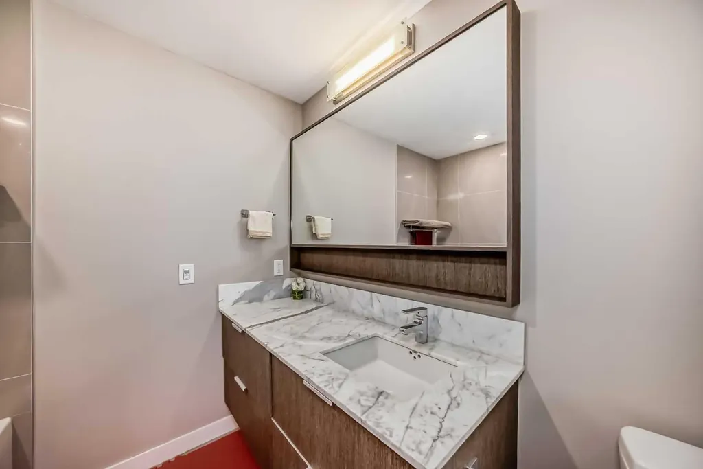 823 5 Avenue NW Calgary AB T2N0R5