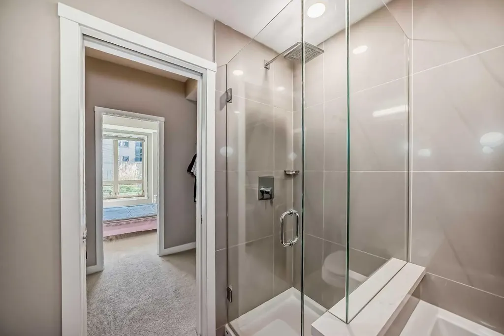 823 5 Avenue NW Calgary AB T2N0R5