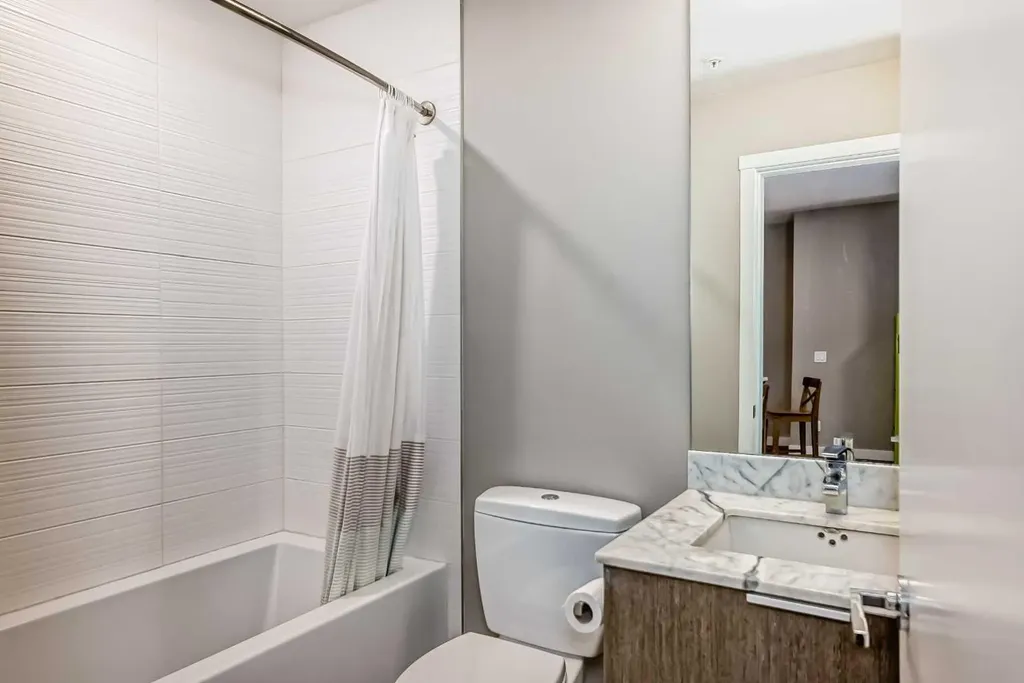 823 5 Avenue NW Calgary AB T2N0R5