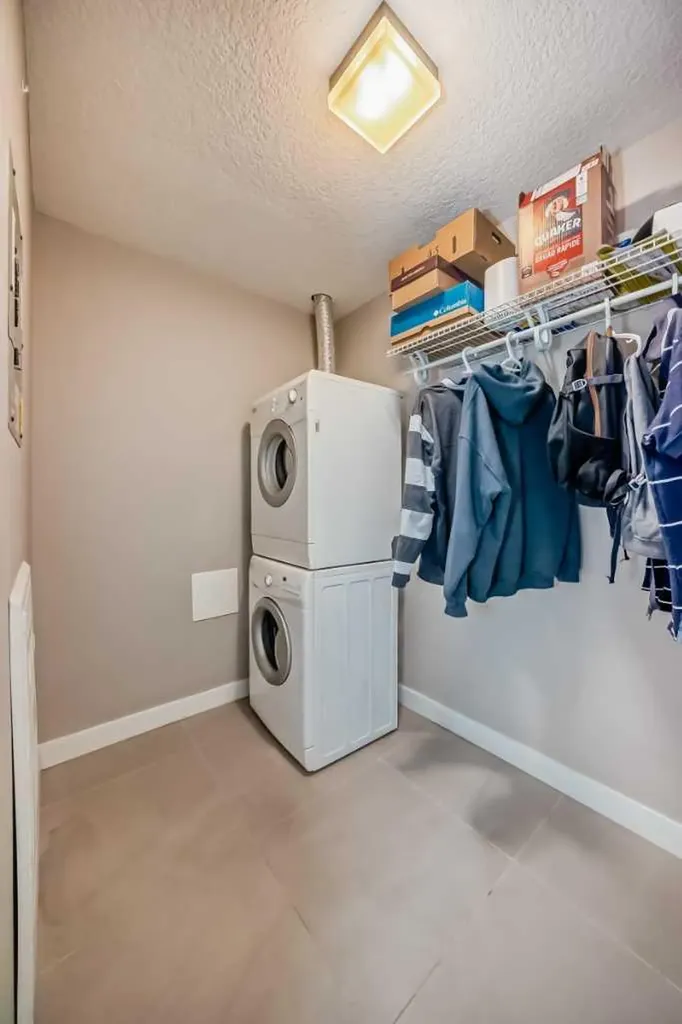823 5 Avenue NW Calgary AB T2N0R5