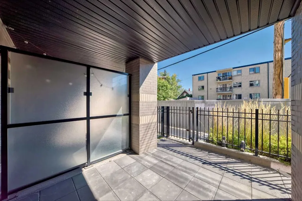 823 5 Avenue NW Calgary AB T2N0R5
