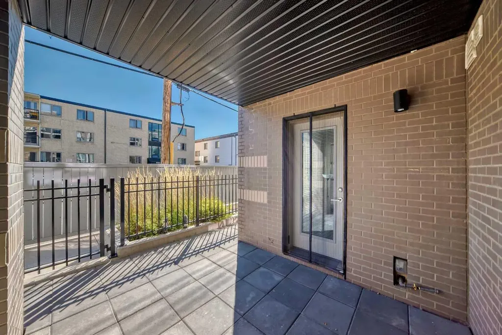 823 5 Avenue NW Calgary AB T2N0R5