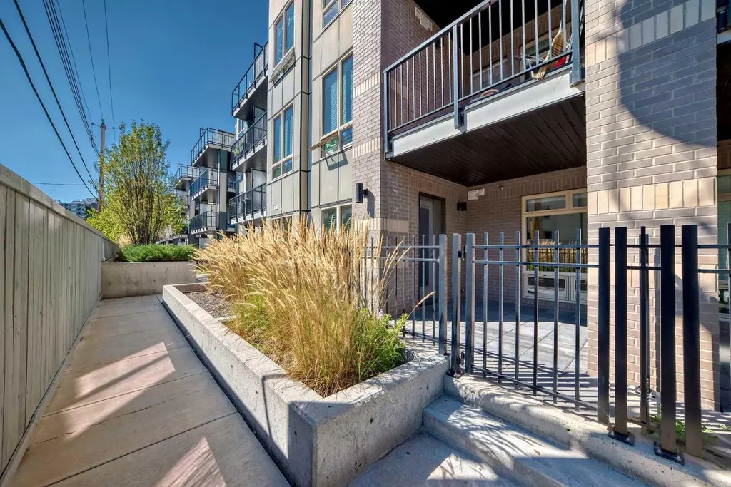 823 5 Avenue NW Calgary AB T2N0R5