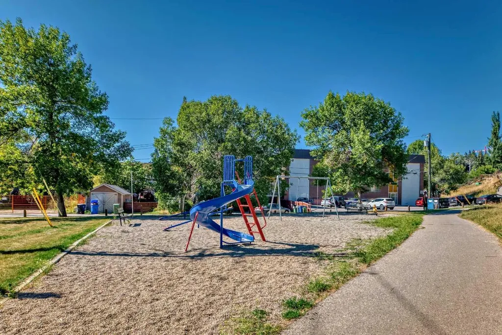 823 5 Avenue NW Calgary AB T2N0R5