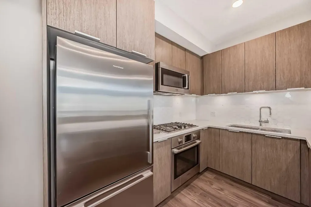 823 5 Avenue NW Calgary AB T2N0R5