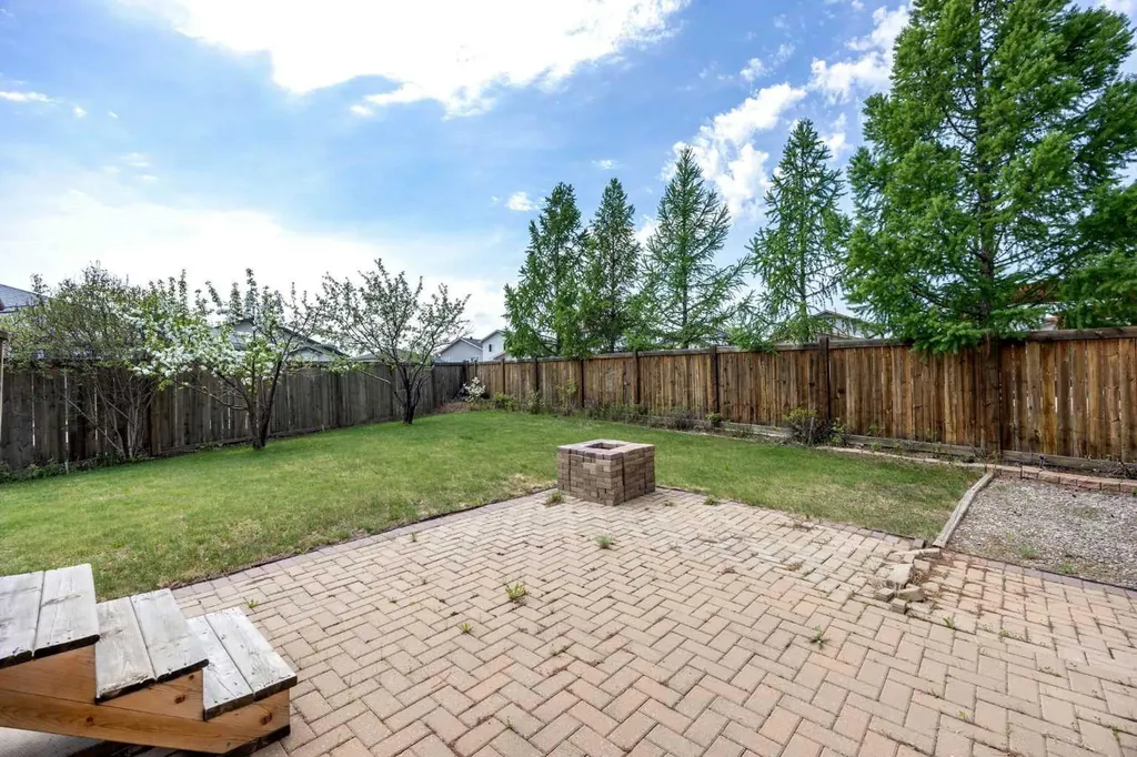127 Pew Lane Fort Mcmurray AB T9K 0A8