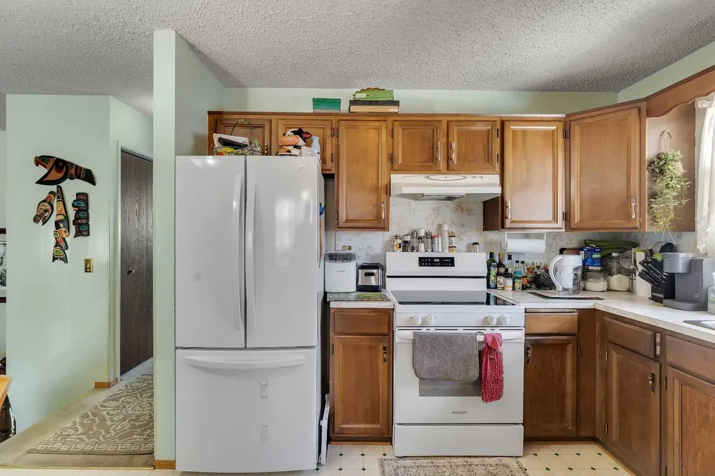 1003 Berkley Drive NW Calgary AB T3K 1E3