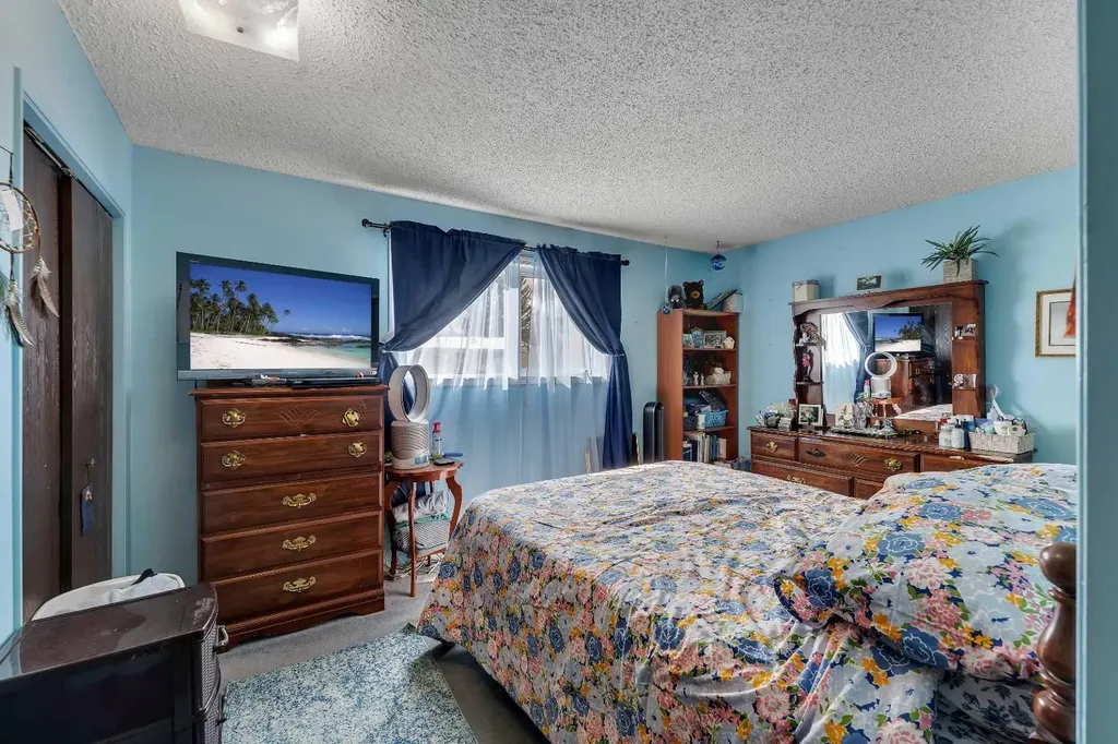 1003 Berkley Drive NW Calgary AB T3K 1E3