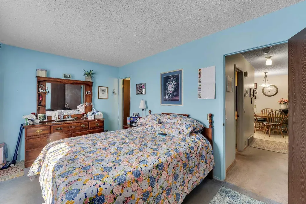 1003 Berkley Drive NW Calgary AB T3K 1E3