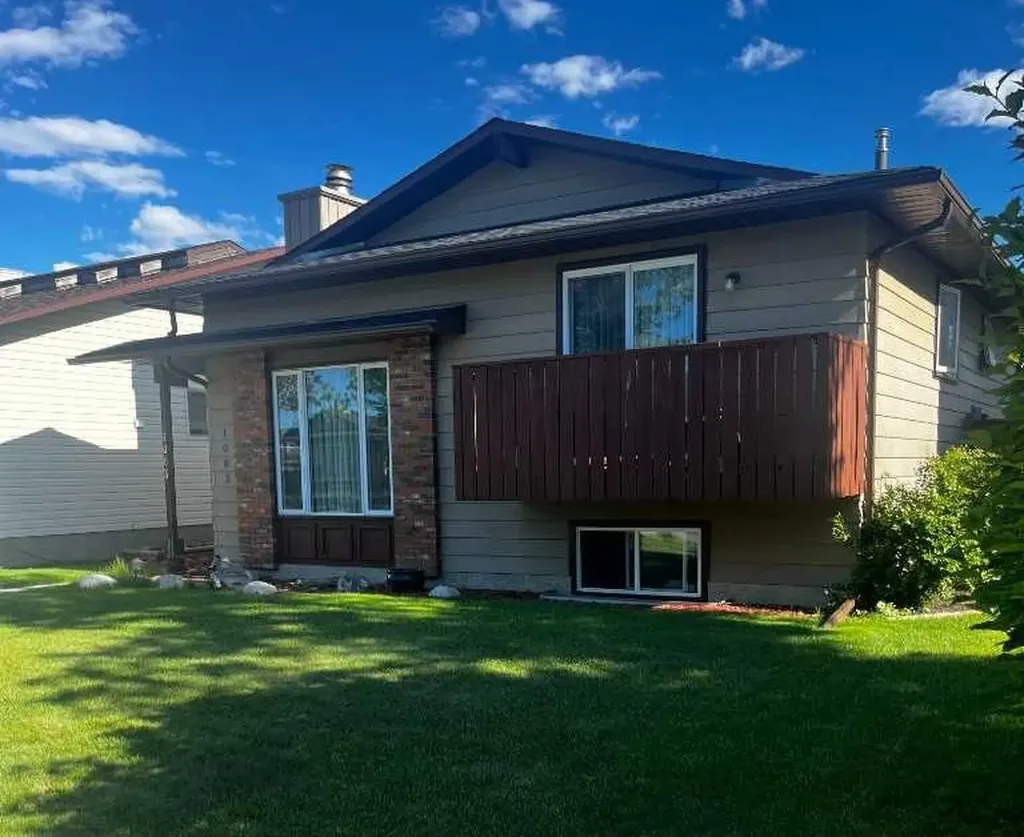 1003 Berkley Drive NW Calgary AB T3K 1E3