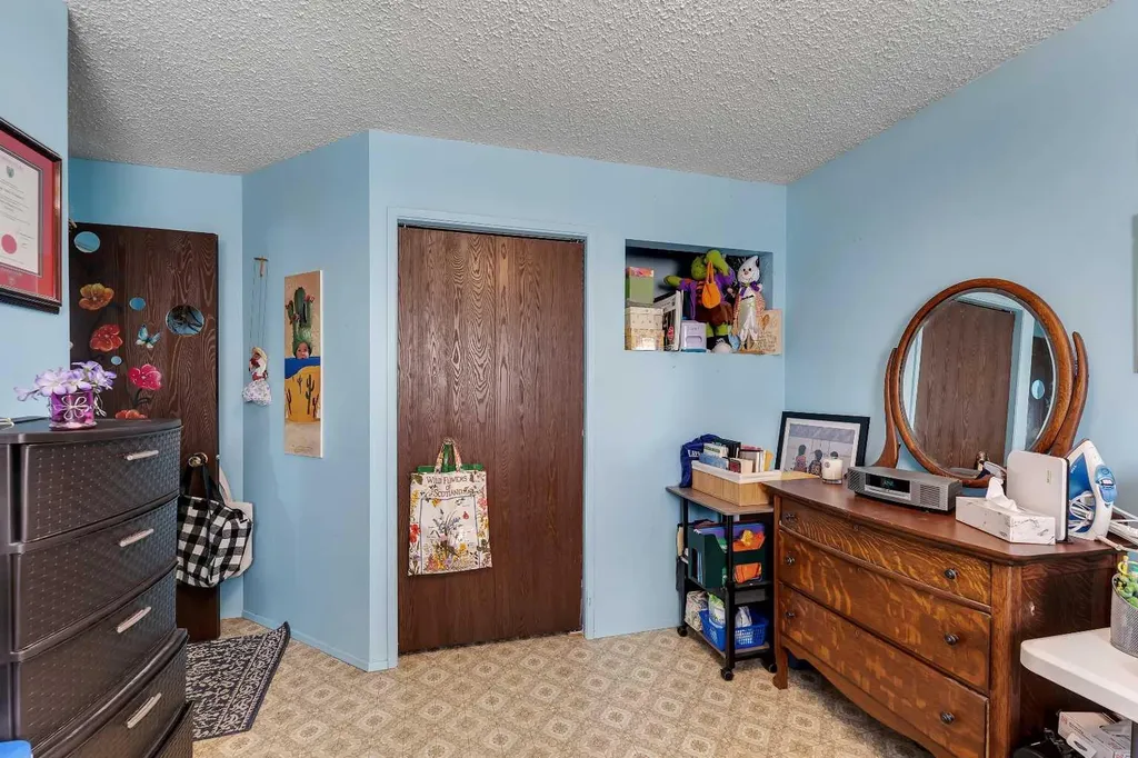 1003 Berkley Drive NW Calgary AB T3K 1E3