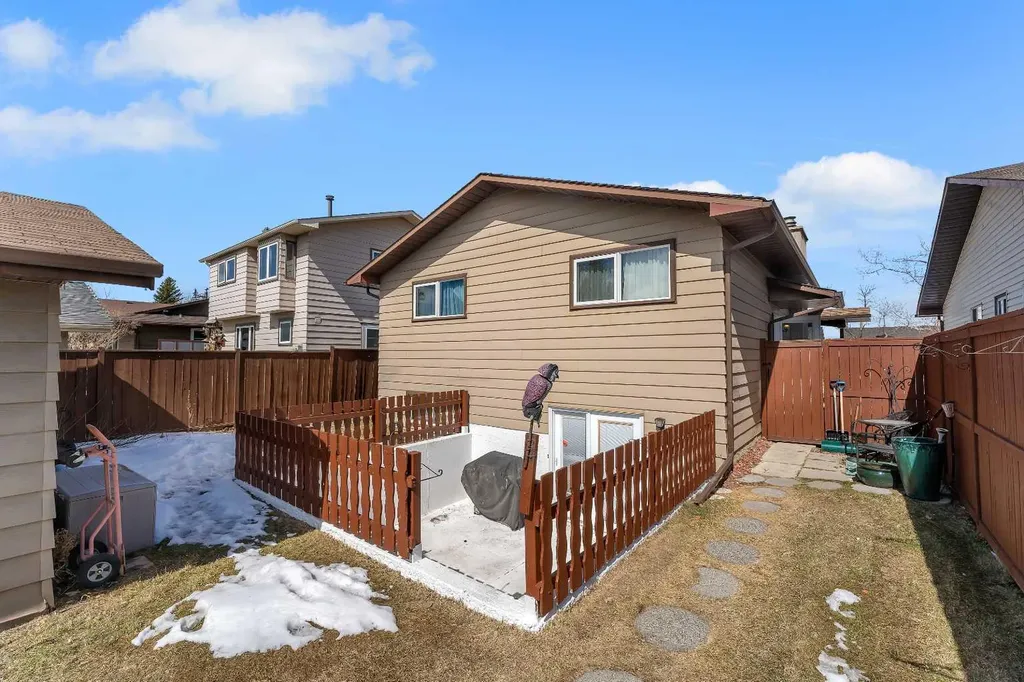 1003 Berkley Drive NW Calgary AB T3K 1E3
