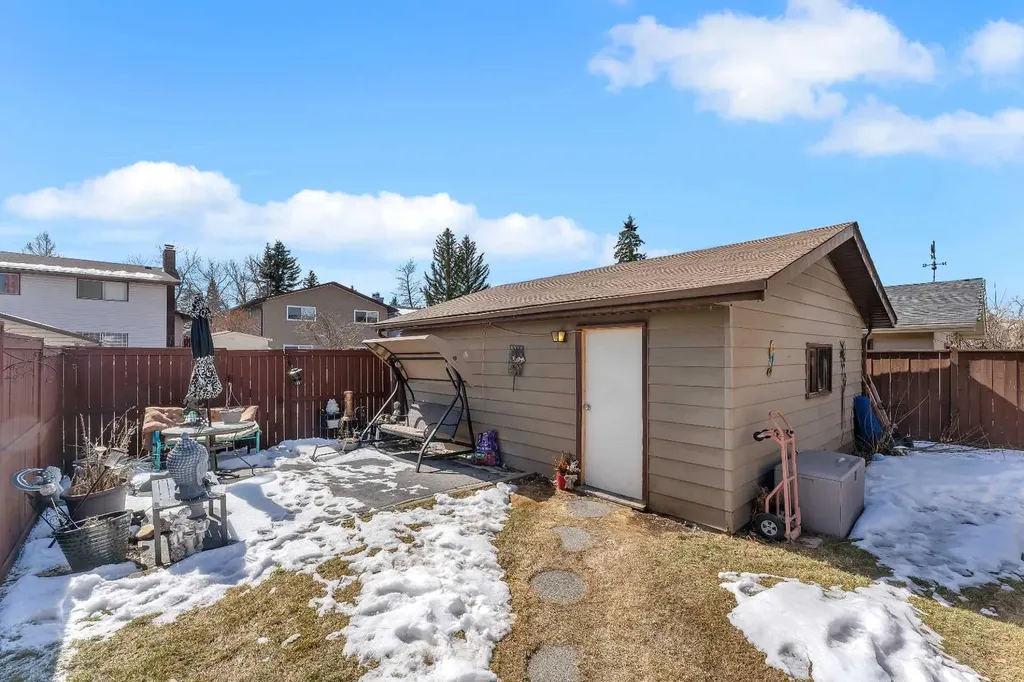 1003 Berkley Drive NW Calgary AB T3K 1E3