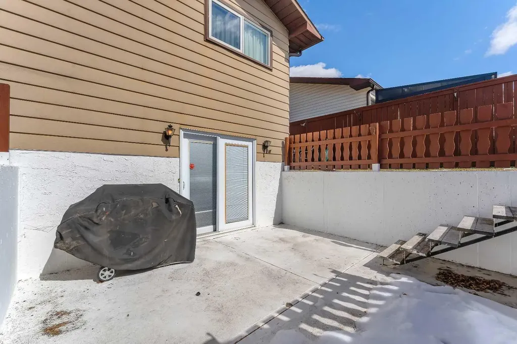 1003 Berkley Drive NW Calgary AB T3K 1E3