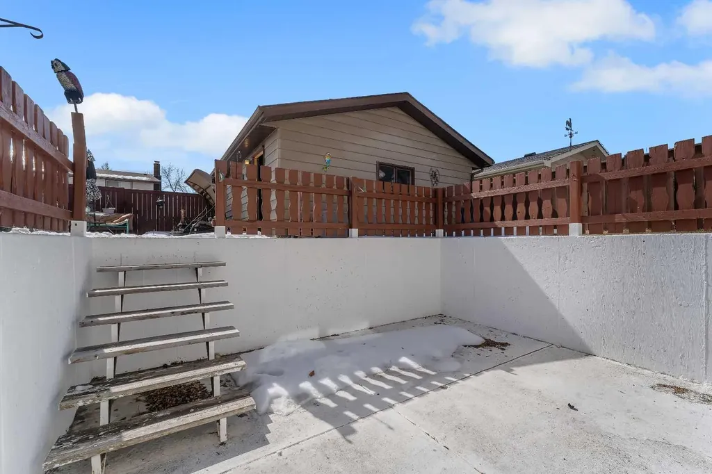1003 Berkley Drive NW Calgary AB T3K 1E3