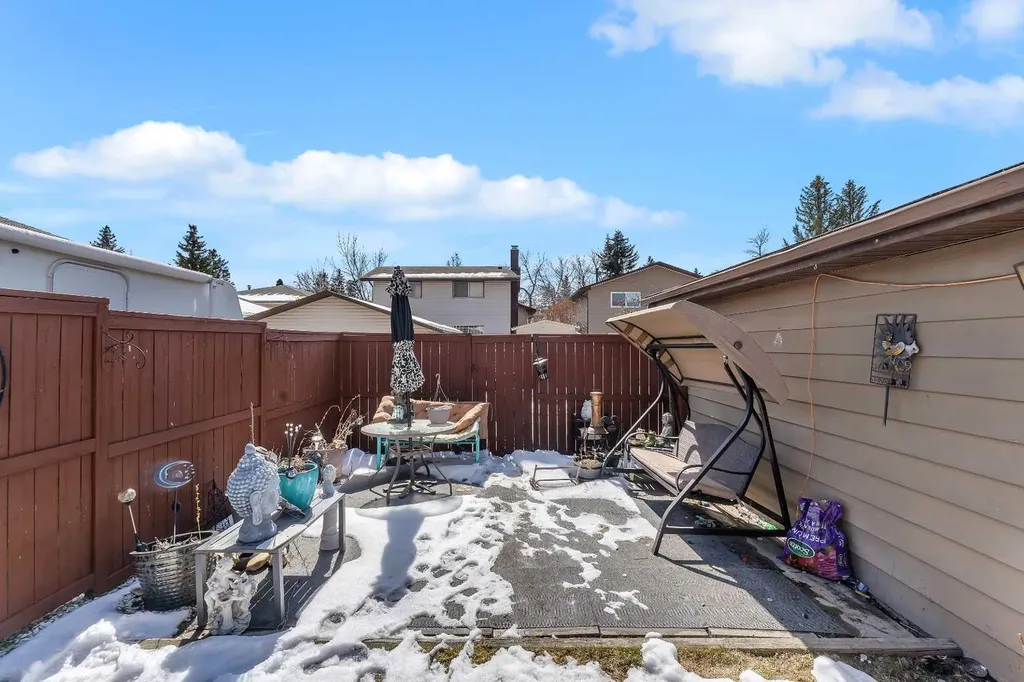 1003 Berkley Drive NW Calgary AB T3K 1E3