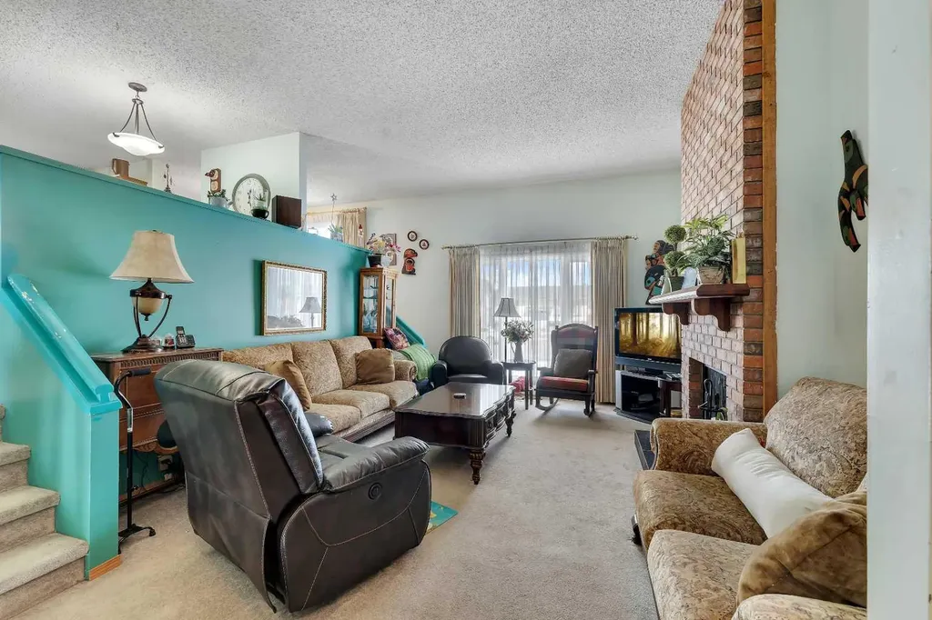 1003 Berkley Drive NW Calgary AB T3K 1E3
