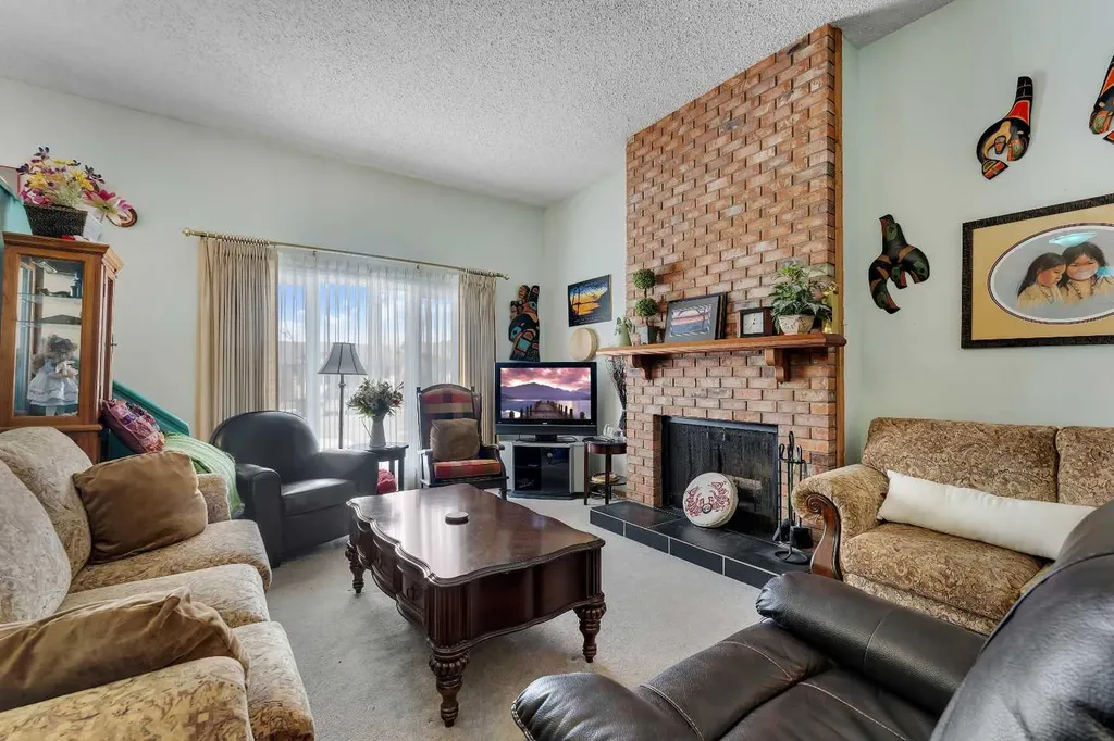 1003 Berkley Drive NW Calgary AB T3K 1E3