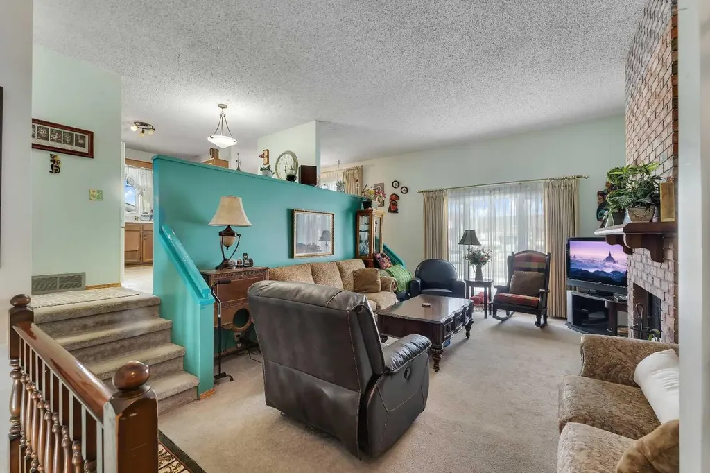 1003 Berkley Drive NW Calgary AB T3K 1E3