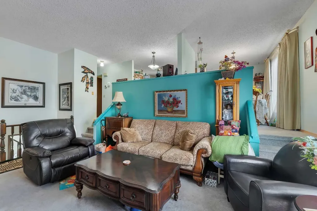 1003 Berkley Drive NW Calgary AB T3K 1E3