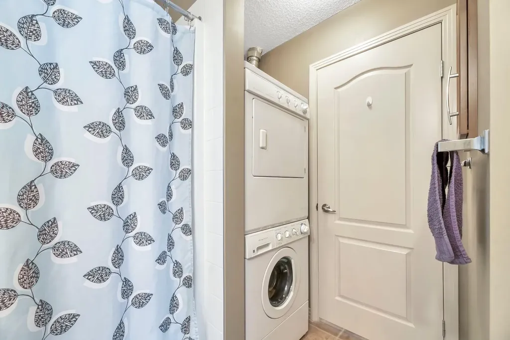 1 Crystal Green Lane Okotoks AB T1S 0C5