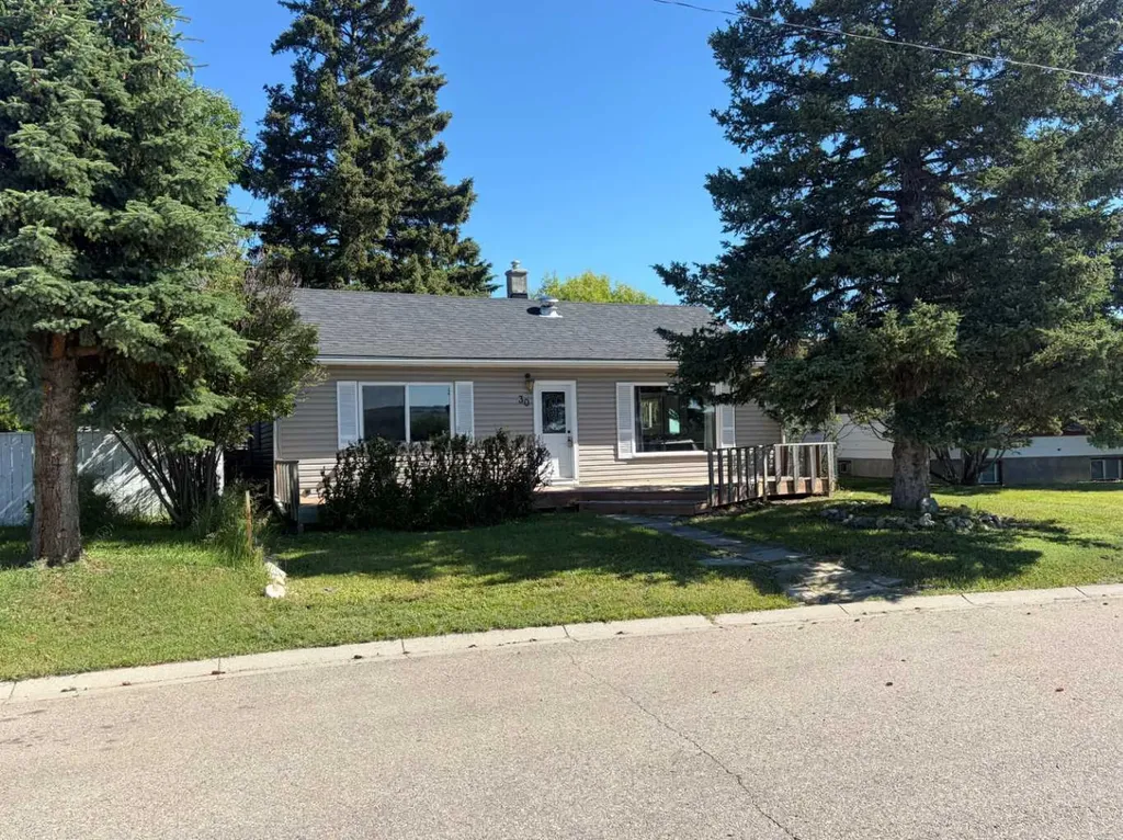 30 Crescent Road E Okotoks AB T1S 1G4