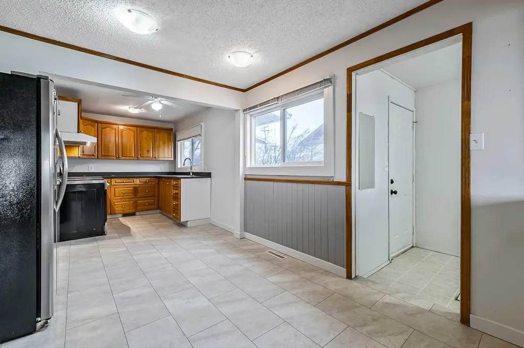 30 Crescent Road E Okotoks AB T1S 1G4