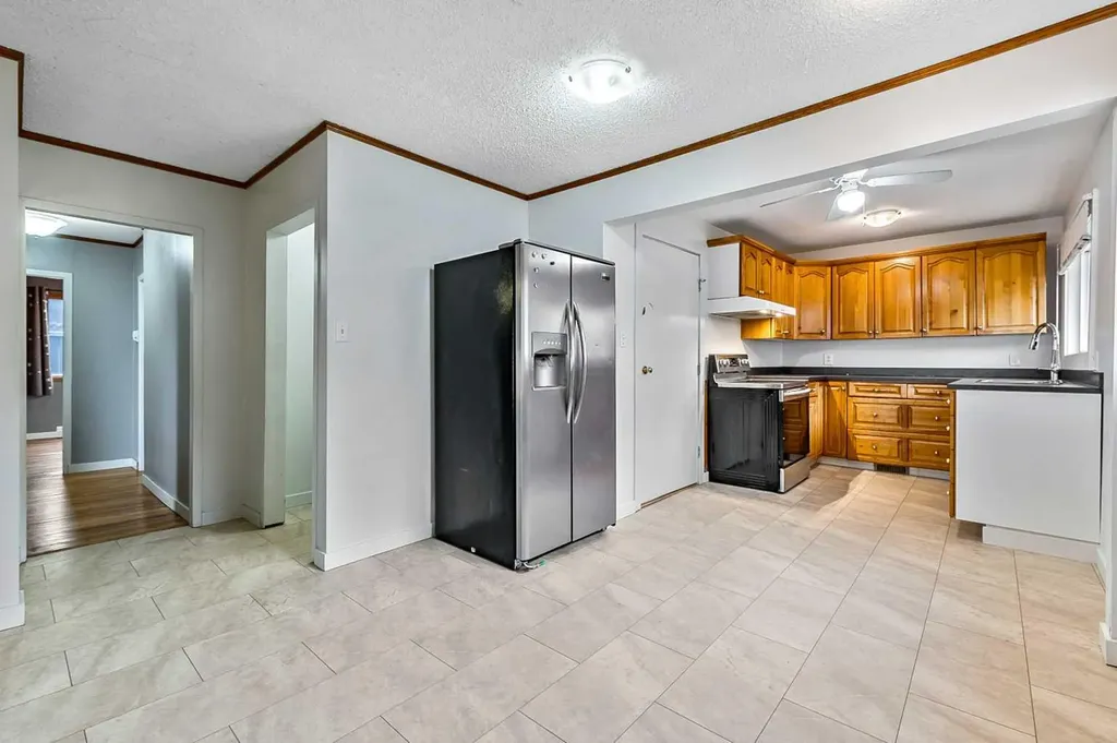 30 Crescent Road E Okotoks AB T1S 1G4