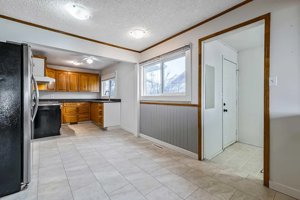 30 Crescent Road E Okotoks AB T1S 1G4