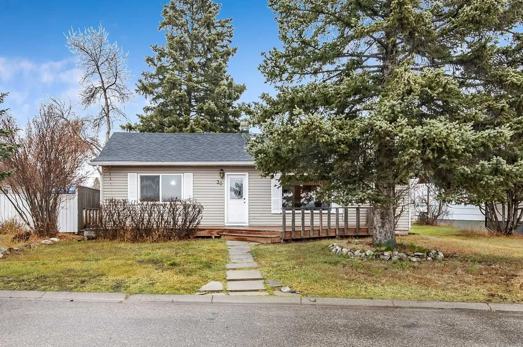 30 Crescent Road E Okotoks AB T1S 1G4