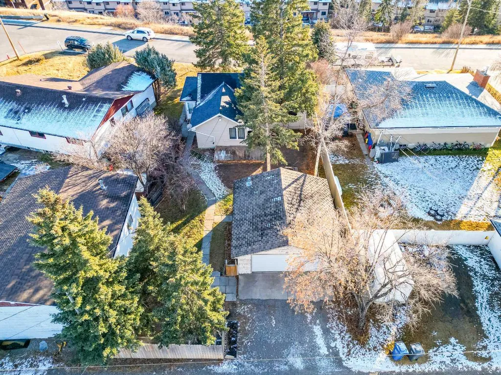 30 Crescent Road E Okotoks AB T1S 1G4