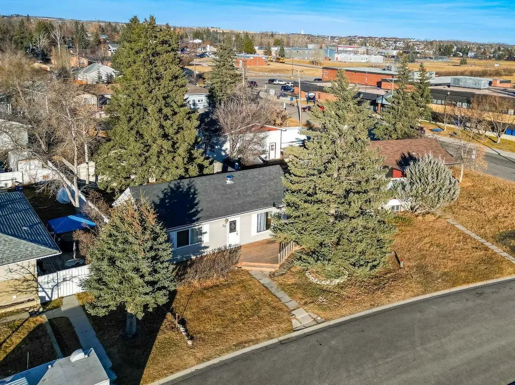 30 Crescent Road E Okotoks AB T1S 1G4