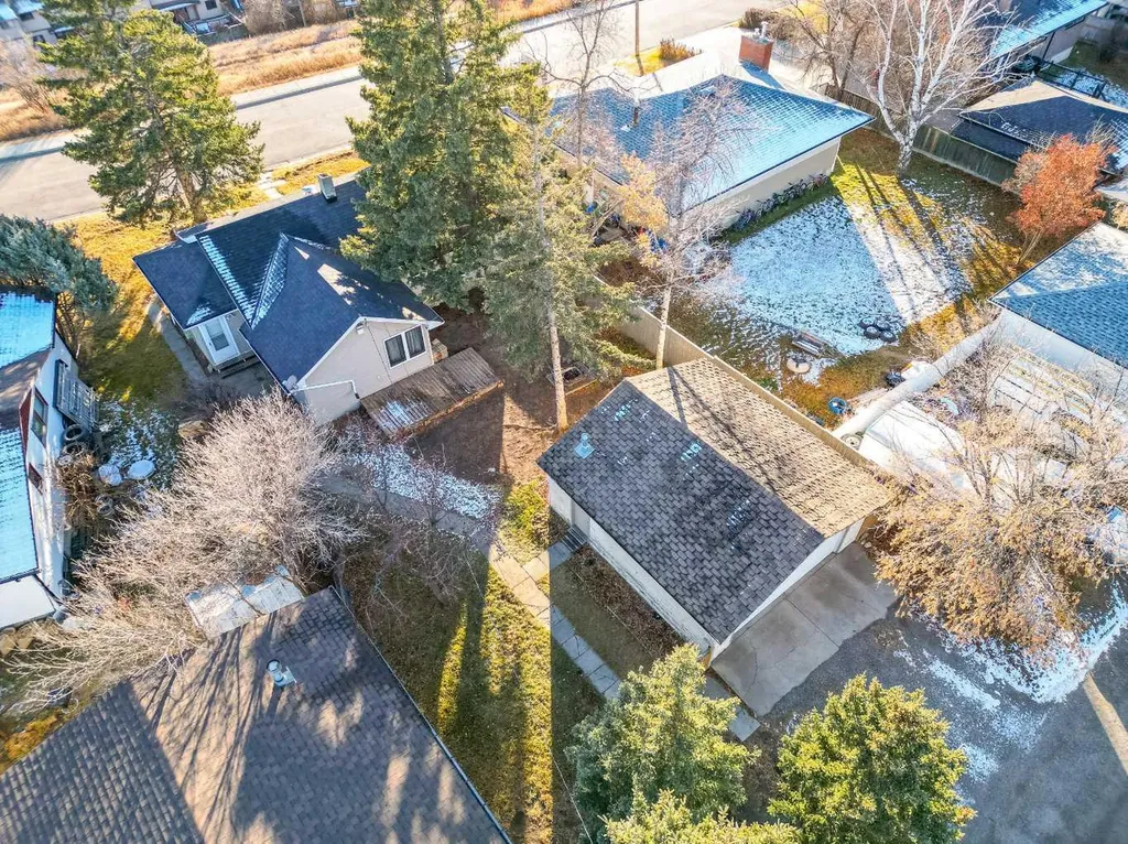 30 Crescent Road E Okotoks AB T1S 1G4