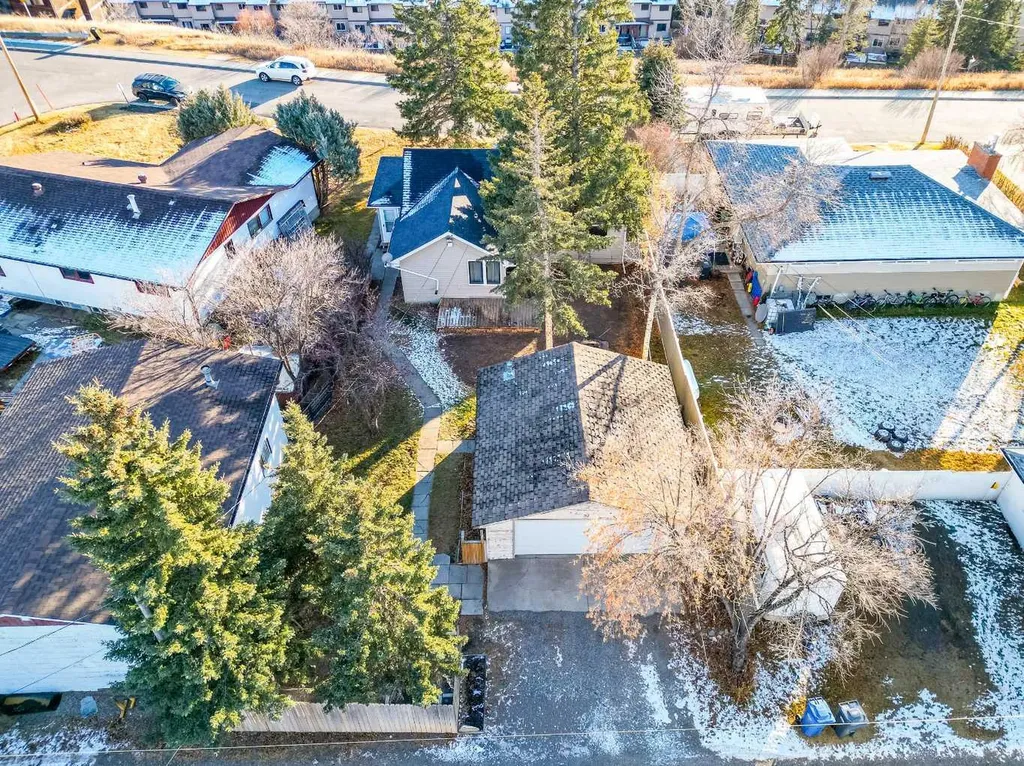 30 Crescent Road E Okotoks AB T1S 1G4