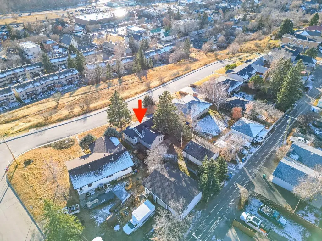 30 Crescent Road E Okotoks AB T1S 1G4