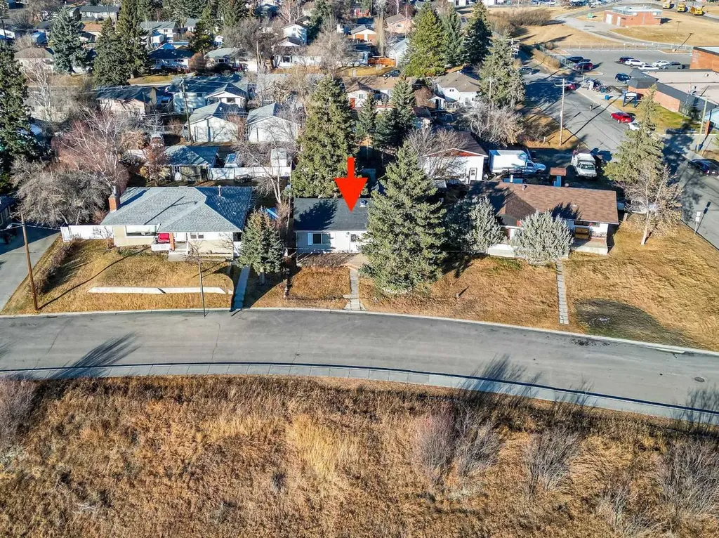 30 Crescent Road E Okotoks AB T1S 1G4