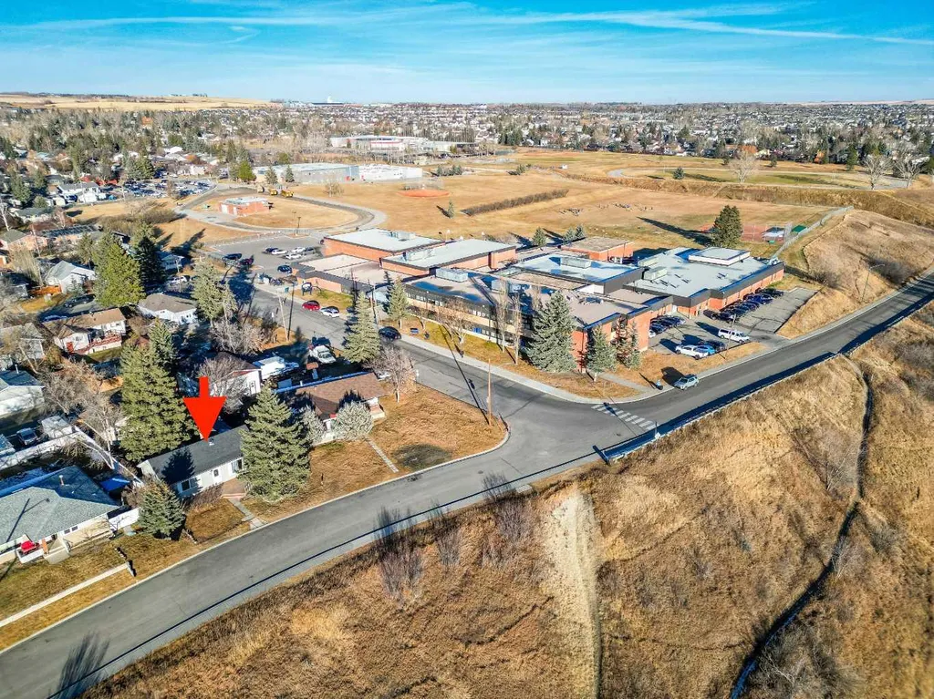 30 Crescent Road E Okotoks AB T1S 1G4